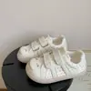 Tênis Branco com Velcro de Rosto Sorridente, Solado Grosso, Feminino, Novo da Primavera 2026, Estilo Coreano, Estudante, Poá, Versátil, Tênis Pão, Tênis de Skate