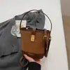 Bolsa Balde de Mão Estilosa Retro para Mulheres, Novo Modelo Primavera 2026, Bolsa de Ombro e Transversal de Alto Valor de Nicho
