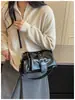 2026 Nueva Bolso de Motocicleta de Moda, Bolso de Mano Trendy de Primavera, Bolso de Hombro Versátil de Nicho, Bolso de Axila Vintage de Alta Gama para Mujer