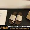 Sandálias rasteirinhas únicas com tira para os dedos para mulheres, novas sandálias casuais slip-on de verão 2026, sandálias estilosas estilo romano