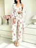 Novo estilo 2026 conjunto de pijama feminino de três peças felpudo com decote V, renda e design estampado, apresentando uma camisola e calça comprida, para usar em casa, 7715