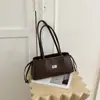 Bolsa de ombro acolchoada estilo Chanel, nova tendência primavera-verão 2026, bolsa baguette de luxo vintage, bolsa de mão para ombro para mulheres