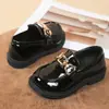 Sapatos de Couro para Meninas, Mocassins Retrô Infantis, Sapatilhas Novo Estilo Outono 2025, Sapatos de Princesa em Verniz, Sapatos de Performance