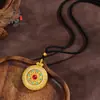 El mismo estilo que el colgante de brújula de ocho tesoros giratoria chapada en oro con incrustaciones de diamantes estilo antiguo de la tienda de oro, cadena de suéter con colgante de brújula de ocho tesoros estilo chino nuevo