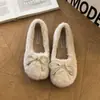 Zapatos esponjosos, delicados y de aspecto de hada para mujer, colección otoño/invierno 2026, de suela plana, punta poco profunda, cálidos, con un lazo y que cuentan con una suela suave y forro de algodón