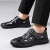 Sandalias de Cuero Hueco Verano 2026 Cuero Genuino Transpirables Antideslizantes Zapatos de Cuero Casuales para Exteriores Zuecos de Hombre Zapatos Ligeros de Playa