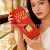 Llavero Dios de la Fortuna Año del Caballo 2026 Bolsa de Riqueza Instantánea Colgante de Oro Regalo Artesanal para Novio/Novia