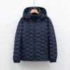 Pinghu Seta Suave 90 plumón Nuevo Estándar Nacional Exterior Ligera Chaqueta de plumón para Hombre Otoño e Invierno Corta con Capucha Ligera Top Chaqueta