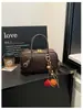 2026 Nova Bolsa de Bowling com Textura Trançada para Mulheres Luxo Leve Estilo Old Money Bolsa de Ombro Único Transversal Bolsa Boston Almofada