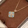 Colar de Trevo de Quatro Folhas com Pérola Turquesa Azul Estilo Palácio Retrô de Luxo Leve Corrente para Clavícula de Luxo Leve de Alta Qualidade