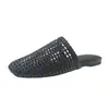 2026 Novo Estilo Meia-Pantufa Fechada na Ponta com Trama Vazada para Mulheres, Sandálias da Moda de Verão Planas com Bico Quadrado, Sapatos de Calçar