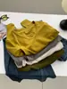 Camiseta de manga larga con cuello en U estilo coreano para mujer, para realzar el color, retro, capa interior cálida, top adelgazante de capa base Otoño/Invierno 2026