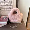 Bolsa de pelúcia polar retrô para mulheres, nova bolsa estilosa de ombro único e transversal 2026, bolsa de mão peluda, bolsa tipo saco fofa