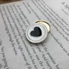 Fornecimento direto da fábrica fivela de metal para costura à mão Coração Vermelho Preto amor fivela de metal estilo pequeno perfumado feminino fivela de blazer