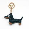 En stock Colgante de perro salchicha, bonito colgante de bolso de cachorro de cuero con cordón DIY, colgante de coche de alta gama para pareja