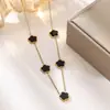 Acero de Titanio Color Dorado de 18K Collar, Pulsera, Pendientes y Anillo de Trébol de Cinco Hojas Lisos, Set de Cuatro Piezas, Joyería de Moda para Mujer
