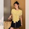 Camiseta de Punto Amarilla Estilo Academia de Manga Corta para Mujer Verano Pequeña Única Chic Conjunto de Dos Piezas con Top Chal