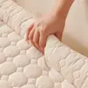 Camas para gatos y perros bordadas personalizadas de fábrica, tapetes para mascotas para todas las estaciones, camas para perros con almohadas, tapetes para dormir para mascotas al por mayor