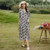 Vestido de algodão e seda brilhante e estiloso para viagem a Yunnan no início do verão de 2026, vestido de praia popular deste ano para mães, vestido longo esvoaçante