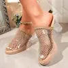 Sandálias de Salto Alto Femininas Casuais Confortáveis Vazadas com Strass Bico Fechado Slip-On de Verão 2026 Tamanho Grande
