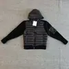 Chaqueta de algodón tejida con patchwork en las mangas con capucha marca M, combinada con chaqueta cálida para exteriores, bolsillos con cremallera, estilo de lujo ligero para ir al trabajo