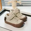 Zapatos de algodón forrados de felpa para niños de 1 a 3 años, nuevos estilos de invierno para niños y niñas, zapatos para caminar antideslizantes de suela suave, botas cortas cálidas con cierres de velcro
