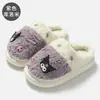 Chinelos de algodão Sanrio, coleção outono/inverno, chinelos internos femininos, forrados com fleece para aquecimento, sola grossa, antiderrapantes, chinelos de inverno para atacado