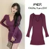 Vestido de manga larga con cuello en V puro para mujer, nuevo para otoño e invierno, falda base adelgazante para la cintura, falda ajustada de cadera para chica popular