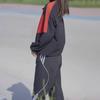 Traje deportivo de productos europeos para mujer primavera y otoño 2025 nueva moda estilo occidental color a juego top reductor de edad para correr dos piezas moda