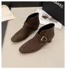 Botas Femininas com Aumento de Altura de 5cm Salto Anabela Estilo Britânico Botas Curtas e Botas de Cano Curto 2026 Outono/Inverno Novas Botas da Moda Versáteis e Tendência