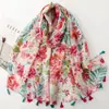 Lenço Fresco de Aquarela Floral com Franjas, Estampa Romântica de Rosas, Toque de Algodão e Linho, Xale de Viagem para Proteger do Sol nas Férias