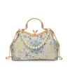 Bolso de Flecos Transfronterizo para Mujer Bolso de Concha Bordado con Flores y Perlas para Llevar en la Mano Bolso Cruzado con Cadena para Hombro Otoño e Invierno 2024