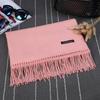 Versión coreana de bufanda de cachemira de imitación para mujer invierno sentido alto transfronteriza bufanda de color sólido chal con borlas cálido para hombre al por mayor