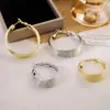 Brincos Geométricos em Forma de C Europeus e Americanos de Venda Quente Transfronteiriça, Brincos Elegantes Modernos Simples e Versáteis, Brincos de Luxo Acessível e de Alta Qualidade para Mulheres