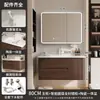 Conjunto de gabinete de baño estilo mediados de siglo de madera de nogal y aluminio de panal, incluyendo un lavabo de cerámica y tocador para el baño
