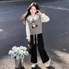 Roupa de outono estilo coreano para meninas: conjunto de colete de urso de desenho animado, camisa com gola de boneca e calça casual lisa simples
