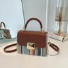 Bolso Cuadrado Pequeño Tejido Estilo Coreano Estilo Ins para Mujer, Moderno y Versátil, Bolso de Hombro Cruzado con Bloques de Color, Bolso de Mano de Alta Gama para Viajes