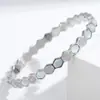 Popularidad Transfronteriza Personalidad Estilo Europeo y Americano Joyería de Mano de Lujo Ligero Nicho para Mujer Sensación de Alta Gama Diseño Incrustado con Pedrería Elegante Pulsera de Acero de Titanio