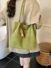 Bolso de axila vintage de gamuza para otoño e invierno para mujer, gran capacidad, nuevo modelo 2026, bolso tote de moda de alta gama para el día a día