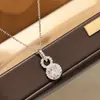 Mismo Estilo Collar con Colgante de Figura de Ocho Completamente Incrustado de Diamantes para Mujer, Lujo Ligero Moissanita de 2 Quilates, Cadena Elegante para Clavícula, Cobre