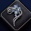 Broche de trébol de cuatro hojas de la suerte de cinta Nuevo estilo de lujo para mujer Broche de flor Broche exquisito para traje Corsage