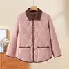 Casaco Feminino de Algodão Estilo Europeu e Americano Novo para o Inverno de 2026, Comprimento Médio com Gola Grande de Pelo, Jaqueta de Algodão com Forro de Lã, Casaco de Algodão com Enchimento, Jaqueta de Algodão Outerwear