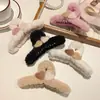 Nuevo Pinza para el Cabello de Peluche con Forma de Corazón para Mujer en Otoño e Invierno, Adecuado para Cabello Grueso, Accesorio para el Cabello con un Temperamento Elegante, Pinza de Tiburón Grande para la Parte Posterior de la Cabeza
