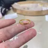 En 2025, el nuevo anillo de cola de un carácter dorado de moda tiembla pequeño libro rojo transfronterizo para fabricantes de origen