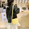 Bolsa Pequeña de Ropa de Algodón Transfronteriza Nueva Bolsa Acolchada para Mujer Versátil Casual para Niña Bolso de Hombro Cruzado Flip Cloud para Mujer