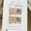 Nude DuraznoTao Xili Suave y Elegante Versátil Diseño Nude con Diamantes Triturados en la Punta de los Dedos K9 Montón de Diamantes Uñas Portátiles