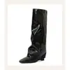 Botas Femininas Novas Outono/Inverno 2026 Bico Quadrado Salto Anabela Botas de Cano Alto Botas para Calça Cor Sólida Simples Moda Puxar Moda Botas