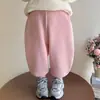 Pantalones de chándal de forro polar para niñas, estilo coreano, lindos, con bordado de perro, colección nueva Otoño/Invierno 2026, pantalones largos de moda para niñas pequeñas, engrosados para abrigar.
