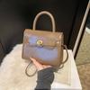 Bolso de mano retro texturizado para mujer, bandolera pequeña cuadrada con costuras en contraste, bolso de hombro moderno, primavera 2025