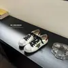 Tênis brancos versáteis estilo coreano com efeito desgastado para mulheres, à pronta entrega, modelo novo, couro genuíno, color blocking, com cadarço, com aumento interno de altura, calçados esportivos casuais